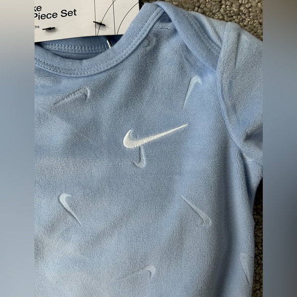 Nike Infant Essentials Bodysuit & Pant Set in Colbalt Bliss Girls 6 Months NEW - Picture 5 of 10